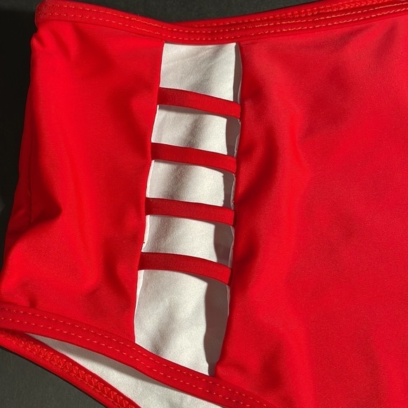 CUPSHE red high-waisted bikini bottoms in women’s size small - Picture 6 of 7